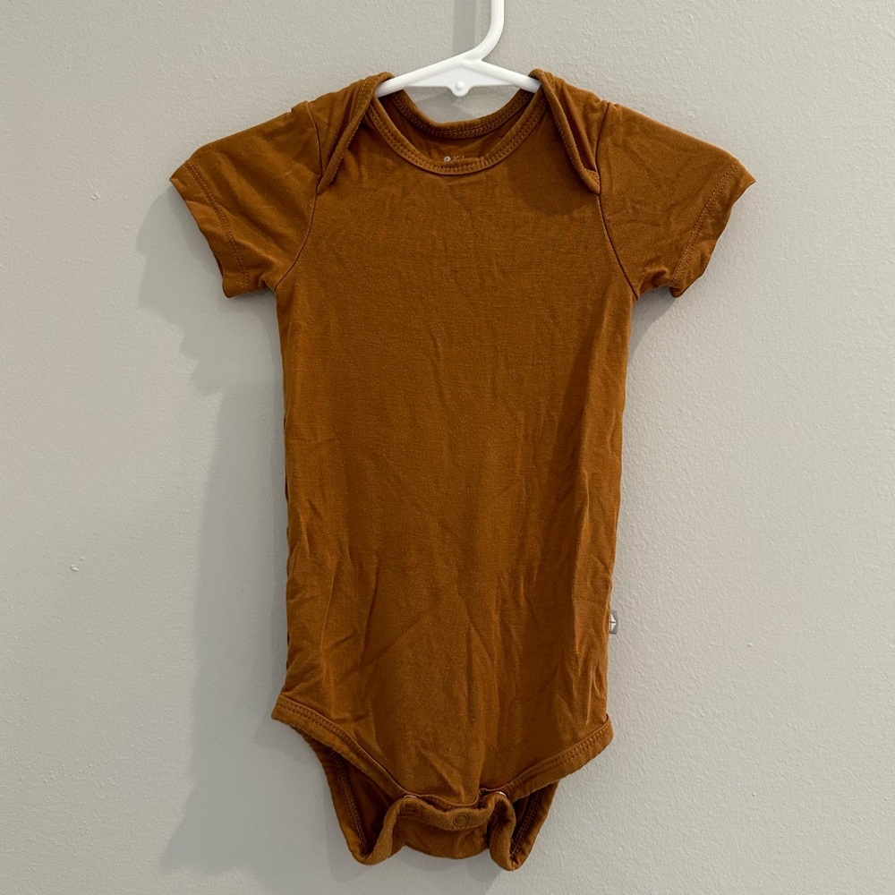 KYTE BABY RETIRED COLOR NUTMEG BODYSUIT